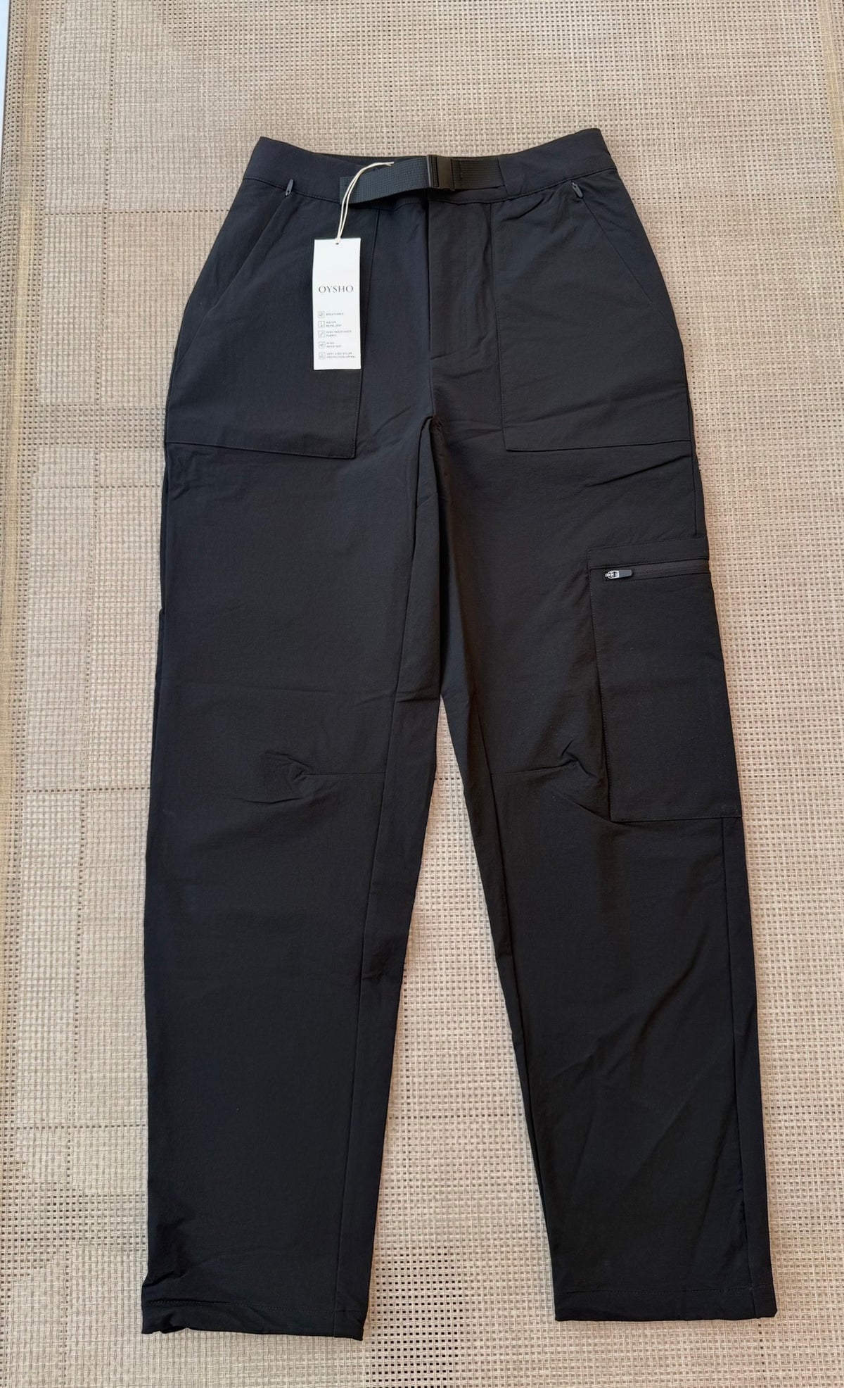 Oysho – Pantaloni Cargo Tecnici Neri con Cintura