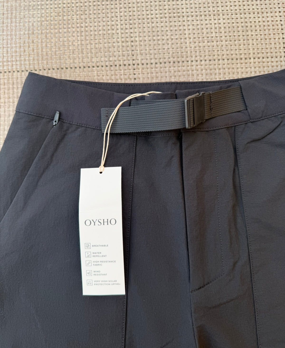 Oysho – Pantaloni Cargo Tecnici Neri con Cintura